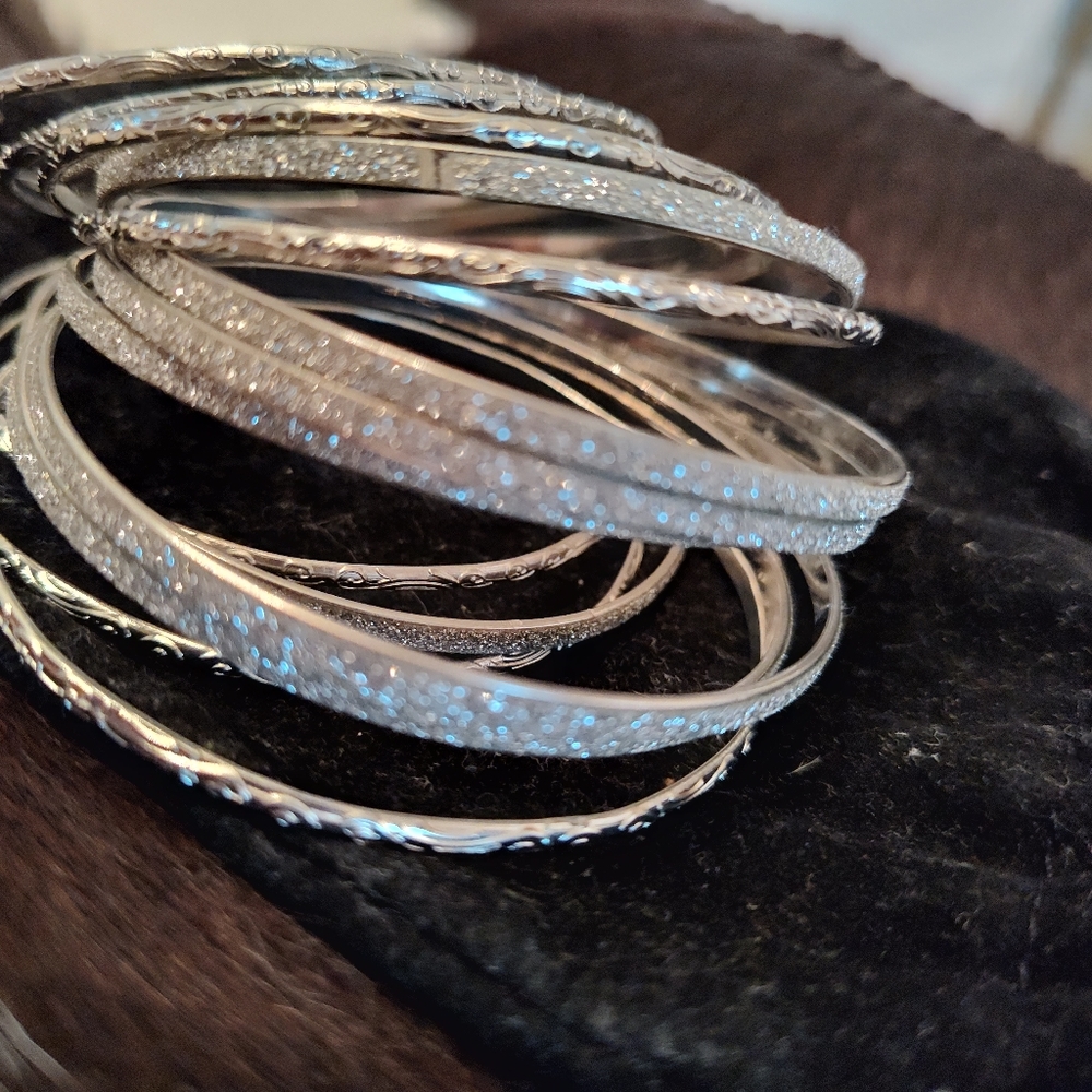 Bracelets - Picture 2 of 7